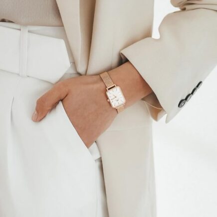 estilo minimalista feminino com blazer e alfaiataria