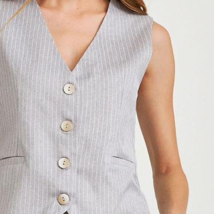 colete de alfaiataria na cor bege clara